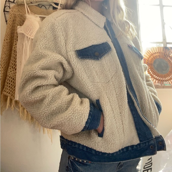 Levi’s Sherpa denim Jean jacket button down - Picture 3 of 4